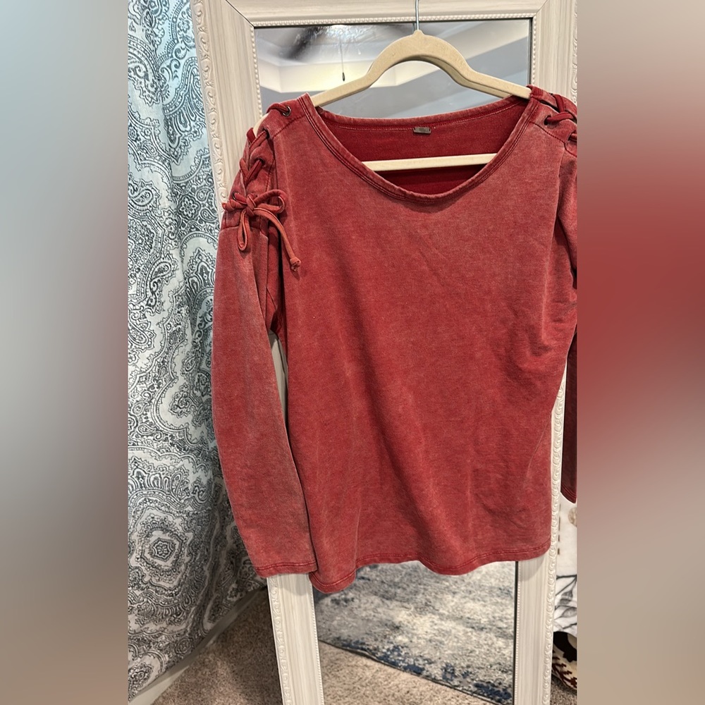 Women’s long sleeve top